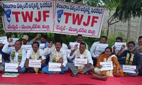 అర్హులైన జర్నలిస్టులకు ఇళ్ల స్థలాలు కేటాయించండి: టీడబ్ల్యూజేఎఫ్