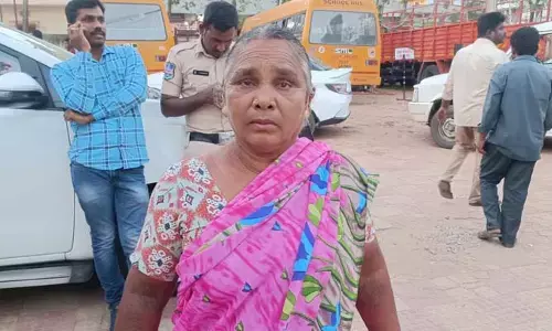 వృద్ధురాలి మెడలో బంగారం గొలుసు అపహరణ..