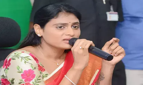 షర్మిలకు ఎదురుగాలి స్టార్ట్.. పాలేరులో పోటీ కూడా కష్టమేనా..?