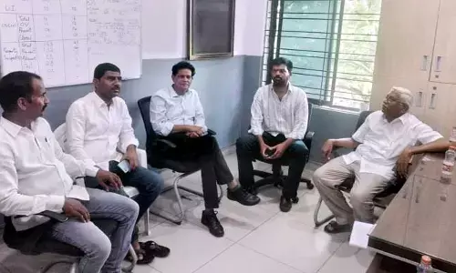 సచివాలయానికి వెళ్తుండగా ప్రొఫెసర్ కోదండరామ్, ఆకునూరి మురళి అరెస్ట్