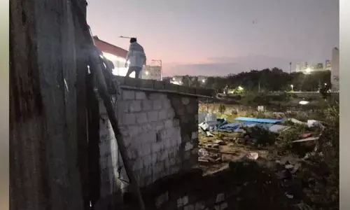 ప్రభుత్వ స్థలం... పారా హుషార్..