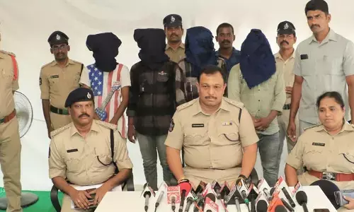 తాళాలు వేసిన ఇళ్లే వారి టార్గెట్.. నలుగురు అంతరాష్ట్ర దొంగల అరెస్ట్