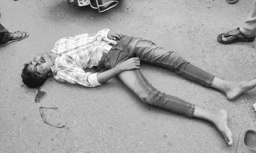 రోడ్డు ప్రమాదంలో విద్యార్థి దుర్మరణం
