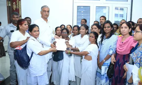 ల్యాబ్ టెక్నీషియన్లకు ఉద్యోగుల క్రమబద్ధీకరణ