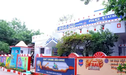 ఆ పోలీస్ స్టేషన్‌లో ఐదేళ్లుగా అదే తంతు.. హాట్ టాపిక్‌గా మారిన వైనం