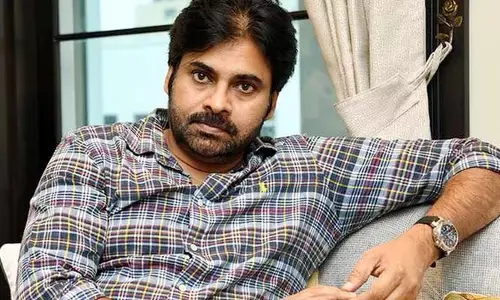 పవన్ కళ్యాణ్ రాక కోసం పరితపిస్తున్న మహిళా అభిమాని.. ఆమె కోరిక తీరేనా?