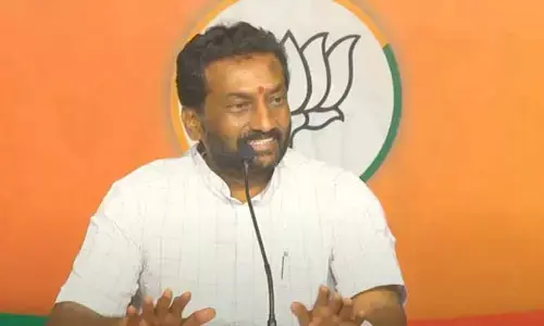 రాష్ట్ర ప్రభుత్వం హైకోర్టును కూడా తప్పుబడుతుందా?: రఘునందన్ రావు
