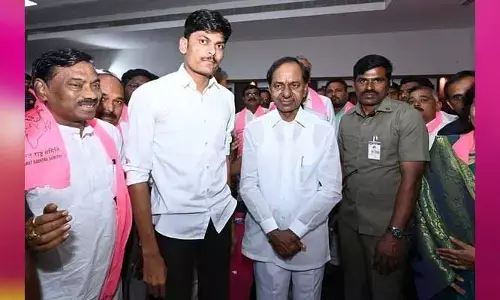 కేసీఆర్ ప్రైవేట్ సెక్రటరీగా మహారాష్ట్ర వ్యక్తి.. నెలకు లక్షన్నర జీతం