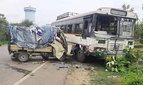 రోడ్డు ప్రమాదంలో భార్యాభర్తలు దుర్మరణం