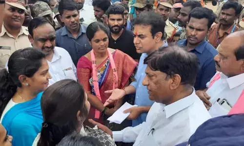 జూనియర్ పంచాయతీ కార్యదర్శుల రెగ్యూలరైజేషన్ కు సానుకూలంగా ప్రభుత్వం : మంత్రి కేటీఆర్