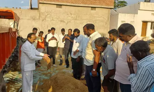 తడిసిన ధాన్యాన్ని ప్రభుత్వం వెంటనే కొనుగోలు చేయాలి : ఎమ్మెల్యే ఈటల రాజేందర్
