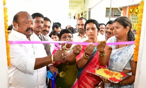 పేదలకు అత్యుత్తమ వైద్య సేవలందించేందుకు పల్లె, బస్తీ దవాఖానాలు : మంత్రి గంగుల కమలాకర్
