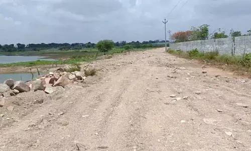 చెరువు కబ్జా చేసి రోడ్డు..