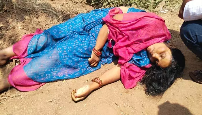 రోడ్డు ప్రమాదంలో మహిళ మృతి రోడ్డు ప్రమాదంలో మహిళ మృతి
