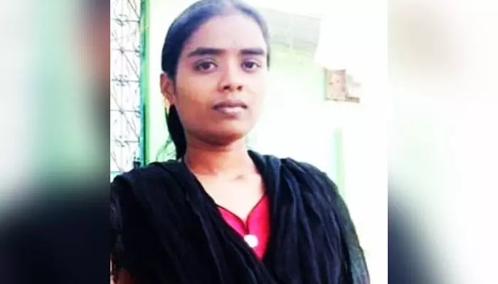 మూడు నెలల గర్భిణీ ఆత్మహత్య..! హత్య లేక ఆత్మహత్య..? మూడు నెలల గర్భిణీ ఆత్మహత్య..! హత్య లేక ఆత్మహత్య..?