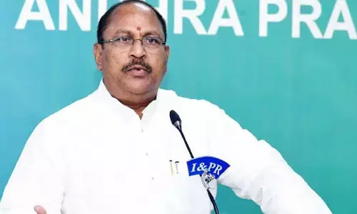 మీ రాష్ట్రాన్ని మీరు చూసుకోండి.. తెలంగాణ మంత్రులపై ఏపీ మంత్రి సీరియస్