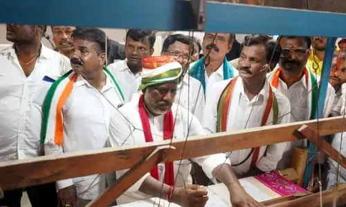 ప్రియాంక గాంధీకి అదిరిపోయే గిఫ్ట్ ఇవ్వనున్న భట్టి