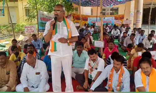 కార్యదర్శుల సమస్య పై అసెంబ్లీలో నిలదీస్తాం.. సంకినేని వెంకటేశ్వరరావు