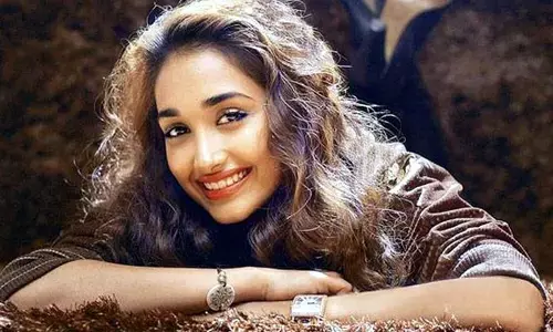 నటి సూసైడ్.. ఆత్మహత్య లేఖ రాసింది తల్లే..