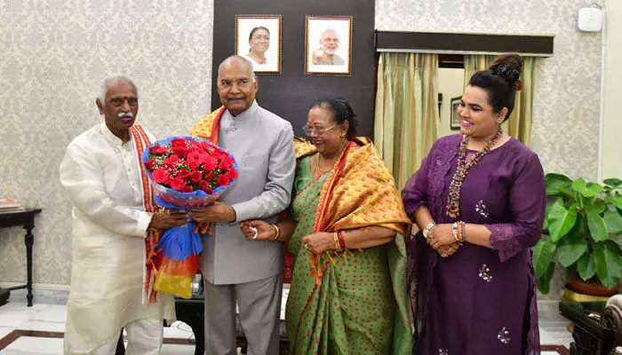 మాజీ రాష్ట్రపతి రామ్ నాథ్ కోవింద్ను కలిసిన బండారు దత్తాత్రేయ మాజీ రాష్ట్రపతి రామ్ నాథ్ కోవింద్ను కలిసిన బండారు దత్తాత్రేయ