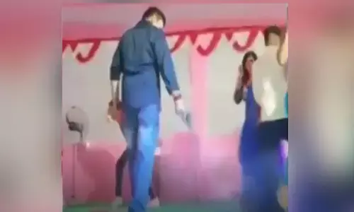 పెళ్లి డ్యాన్స్⁬లో రివాల్వర్⁬తో సర్పంచ్ భర్త హల్ చల్