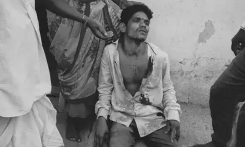 యువకుడి గొంతు కోసిన గుర్తుతెలియని దుండగుడు