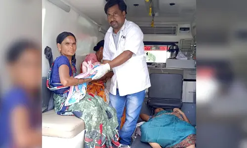 108 అంబులెన్స్ లో ప్రసవం... తల్లీ, బిడ్డ క్షేమం