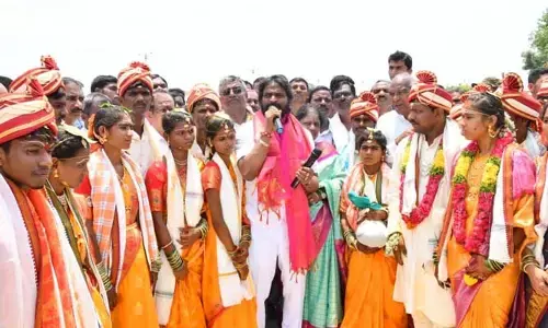 భార్యాభర్తలు ఆన్యోన్యంగా ఉండాలి.. సామూహిక వివాహాలు చేసిన మంత్రి శ్రీనివాస్ గౌడ్