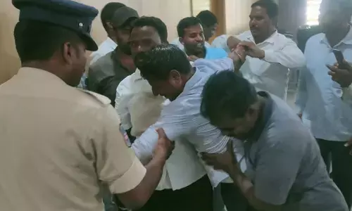 ప్రజావాణిలో పెట్రోల్ పోసుకొని వ్యక్తి ఆత్మహత్యాయత్నం
