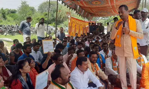 నాలుగు లైన్ల పరీక్ష రాయనోడు ఉద్యోగాలను పీకేస్తాడా.. : దుబ్బాక ఎమ్మెల్యే రఘునందన్ రావు