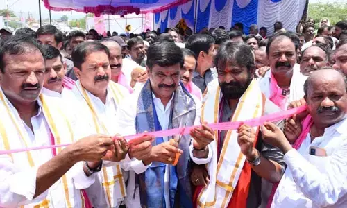 దేవరకద్రలో రైల్వే ఓవర్ బ్రిడ్జిని ప్రారంభించిన మంత్రులు, ఎమ్మెల్యే..