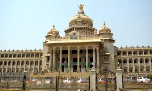 కర్ణాటక ఎన్నికల ప్రచారానికి తెర
