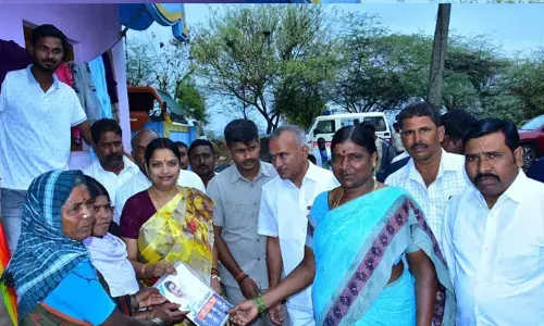 ప్రతిపక్షాల మాటలను నమ్మి మోసపోకండి.. మంత్రి ఉషాశ్రీచరణ్