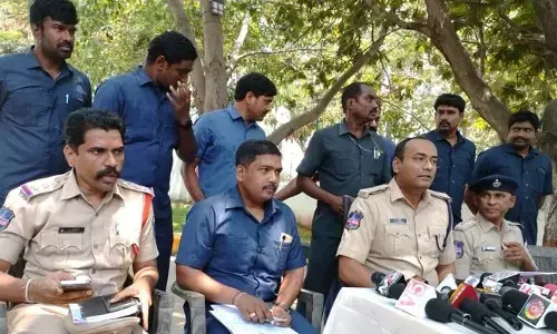గంజాయి, నకిలీ సర్టిఫికెట్లు, నోట్లతో దందా.. నిందితుల అరెస్ట్..