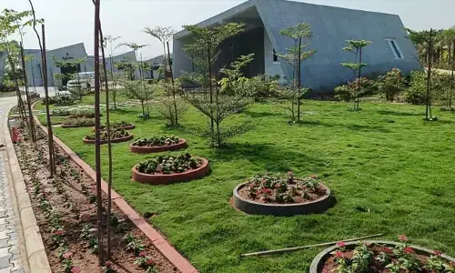 నాడు అడుగు పెట్టాలంటే భయం భయం..