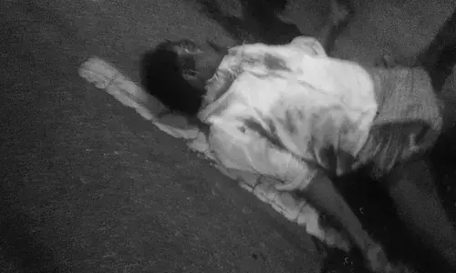 రోడ్డు ప్రమాదంలో ఒకరి దుర్మరణం