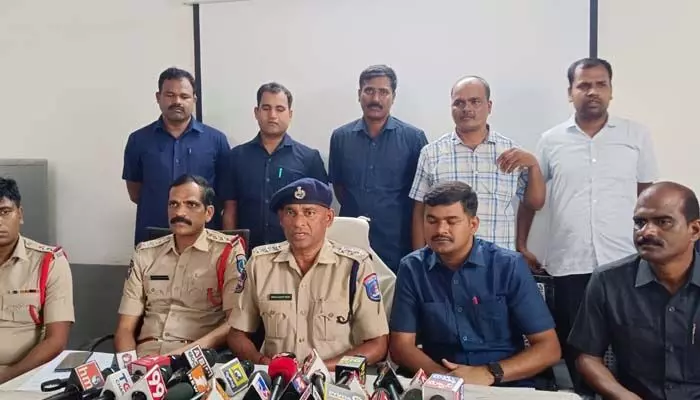 డ్రగ్స్ సరఫరా చేస్తున్న వ్యక్తి అరెస్ట్... డ్రగ్స్ సరఫరా చేస్తున్న వ్యక్తి అరెస్ట్...