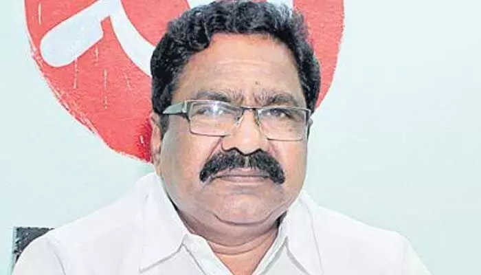 పంచాయతీ కార్యదర్శులను తొలగిస్తామని బెదిరించడం అప్రజాస్వామికం: జూలకంటి రంగారెడ్డి పంచాయతీ కార్యదర్శులను తొలగిస్తామని బెదిరించడం అప్రజాస్వామికం: జూలకంటి రంగారెడ్డి