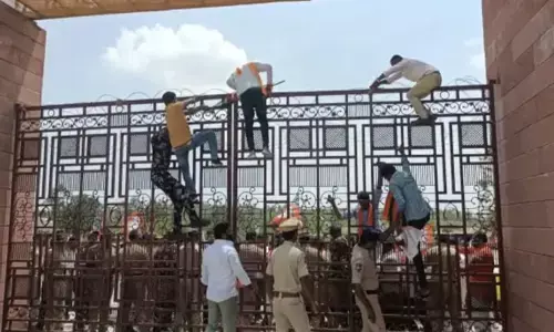 గురునానక్, శ్రీనిధి వర్సిటీలకు నోటీసులు