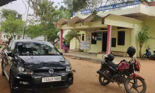 అక్రమార్కులకు రెవెన్యూ అండ.. ముడుపులు ముట్టనిదే ఏ పని కాదు