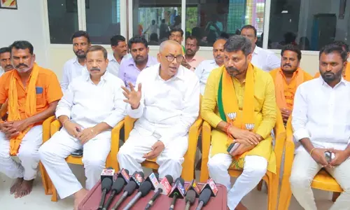లీకు వీరుడు.. కేటీఆర్ ను మంత్రి వర్గం నుంచి బర్తరఫ్ చేయాలి : మాజీ ఎమ్మెల్యే ఎన్.వి.ఎస్.ఎస్ ప్రభాకర్