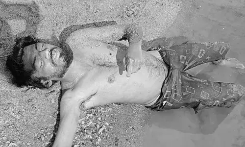 గుర్తు తెలియని మృతదేహం లభ్యం