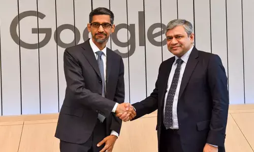 గూగుల్ సీఈవో సుందర్ పిచాయ్⁬ను కలిసిన కేంద్ర మంత్రి అశ్విని వైష్ణవ్