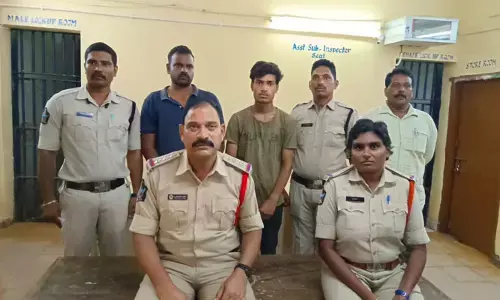 ఆర్టీసీ బస్సులో గంజాయి తరలింపు.. వెంటాడి పట్టుకున్న పోలీసులు