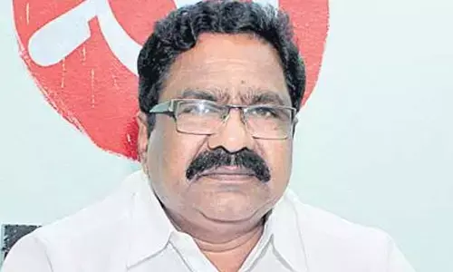 పంచాయతీ కార్యదర్శులను తొలగిస్తామని బెదిరించడం అప్రజాస్వామికం: జూలకంటి రంగారెడ్డి