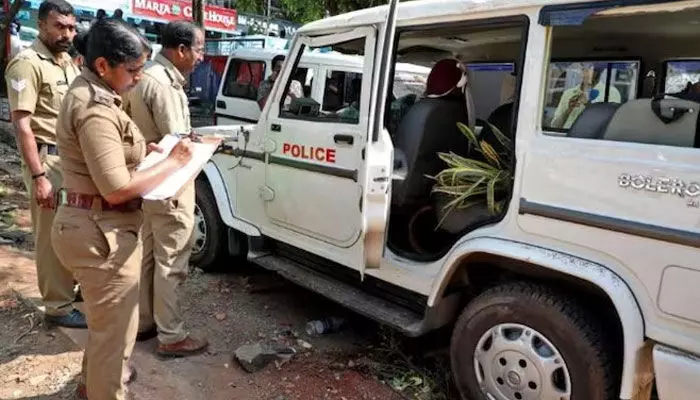 ట్రీట్మెంట్ కోసం తీసుకొస్తే డాక్టర్నే చంపేశాడు ట్రీట్మెంట్ కోసం తీసుకొస్తే డాక్టర్నే చంపేశాడు