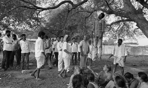 కలహాలతో యువకుడు ఆత్మహత్య