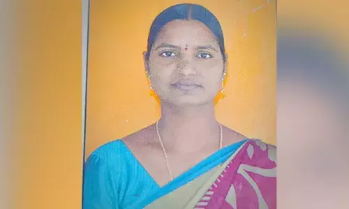 ఆర్థిక ఇబ్బందులు తాళలేక వివాహిత ఆత్మహత్య