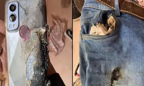 జేబులో ఫోన్ పేలి.. యువకుడికి తీవ్ర గాయాలు!