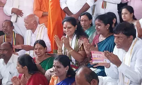 కొండగట్టులో ఎమ్మెల్సీ కవిత హనుమాన్ చాలీసా పారాయణం